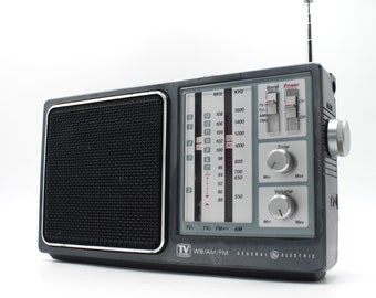 Vintage General Electric radio AM/FM receiver TV Sound mobile audio speaker chrome antenna