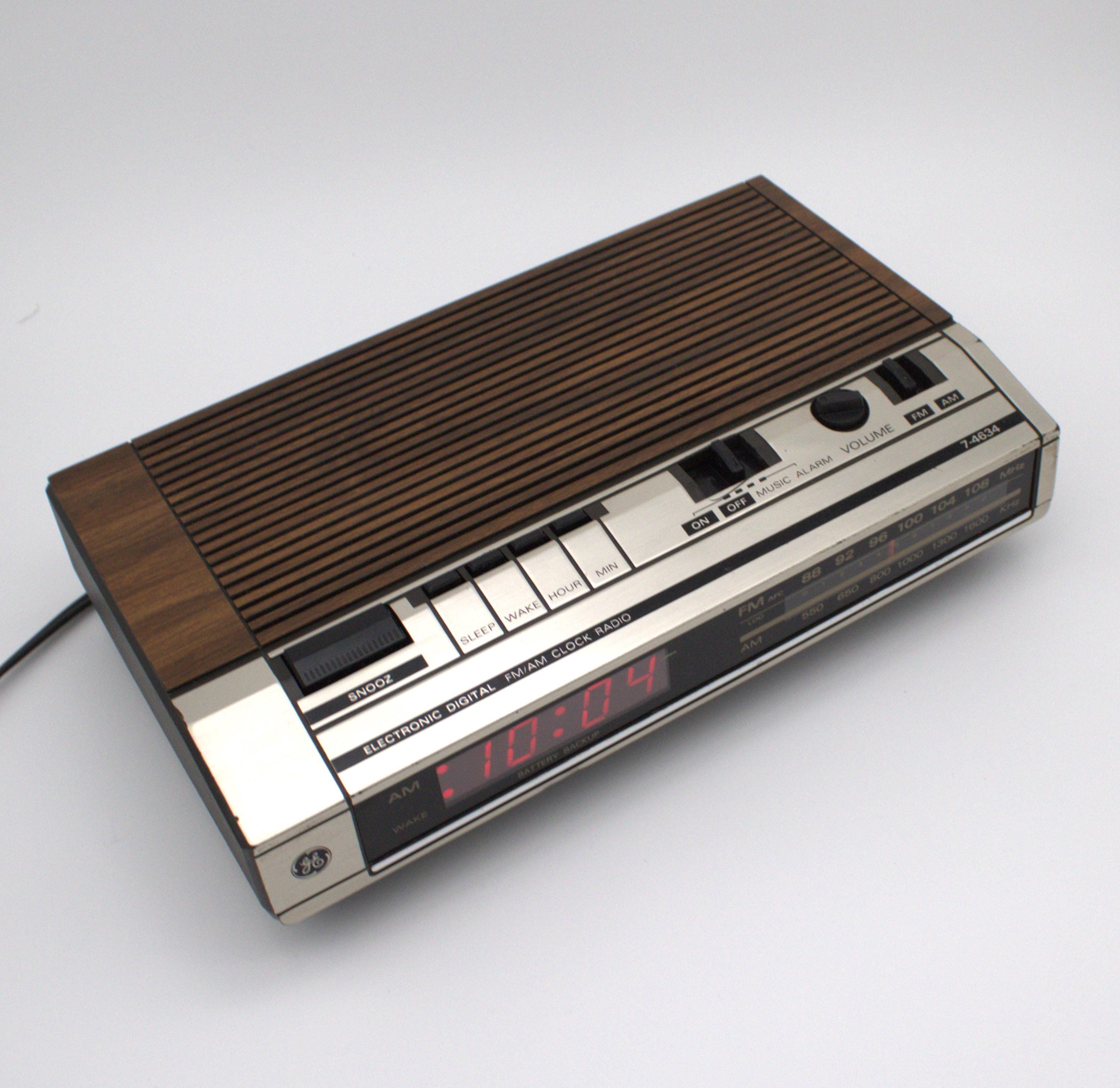 Vintage 1980s GE Digital Alarm Clock Radio Am/fm Red LED Light Time ...