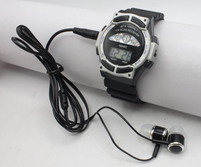 Vintage FM Radio Watch 1980s Digital Quartz Watch FM Receiver With