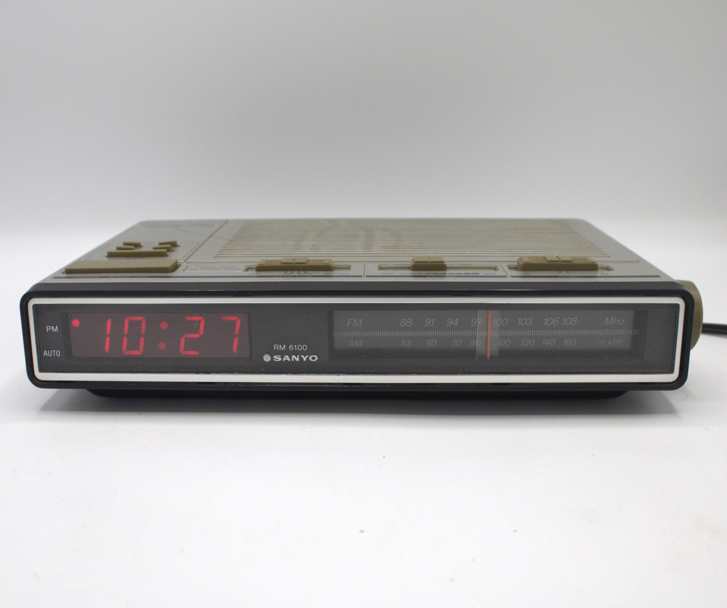 Vintage Sanyo 1980s Digital Alarm Clock Radio AM/FM Receiver