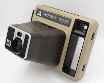 Vintage 1982 Kodak Pleaser II Kodamatic instant camera self-developing color photo complete in box original 1980s photography NOS NIB