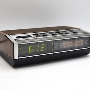 Vintage 1980s GE Digital Alarm Clock Radio Green LED Lighted Dial