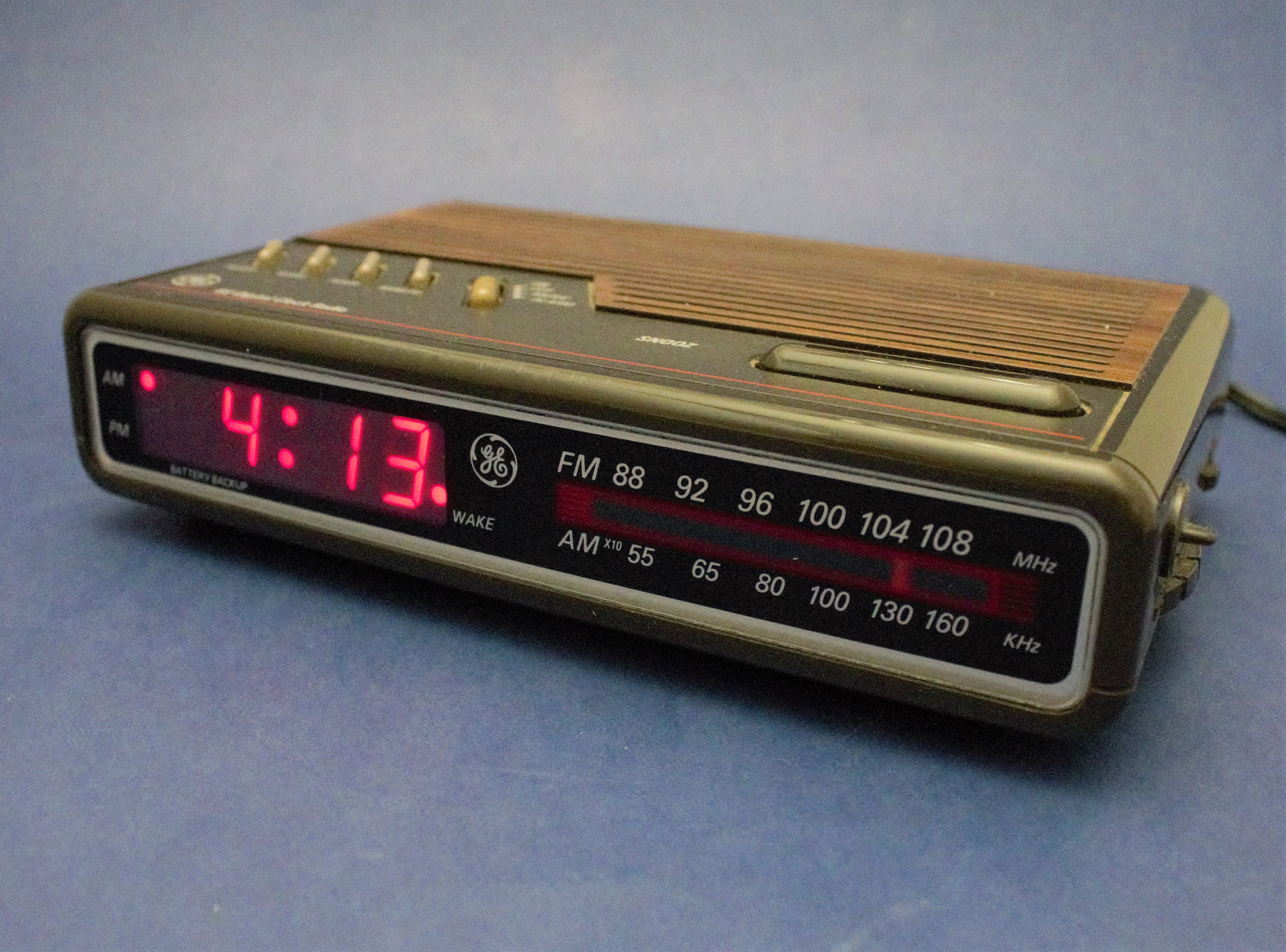 Vintage Digital Alarm Clock Radio AM-FM Tuner Red Lit LED Time - Etsy