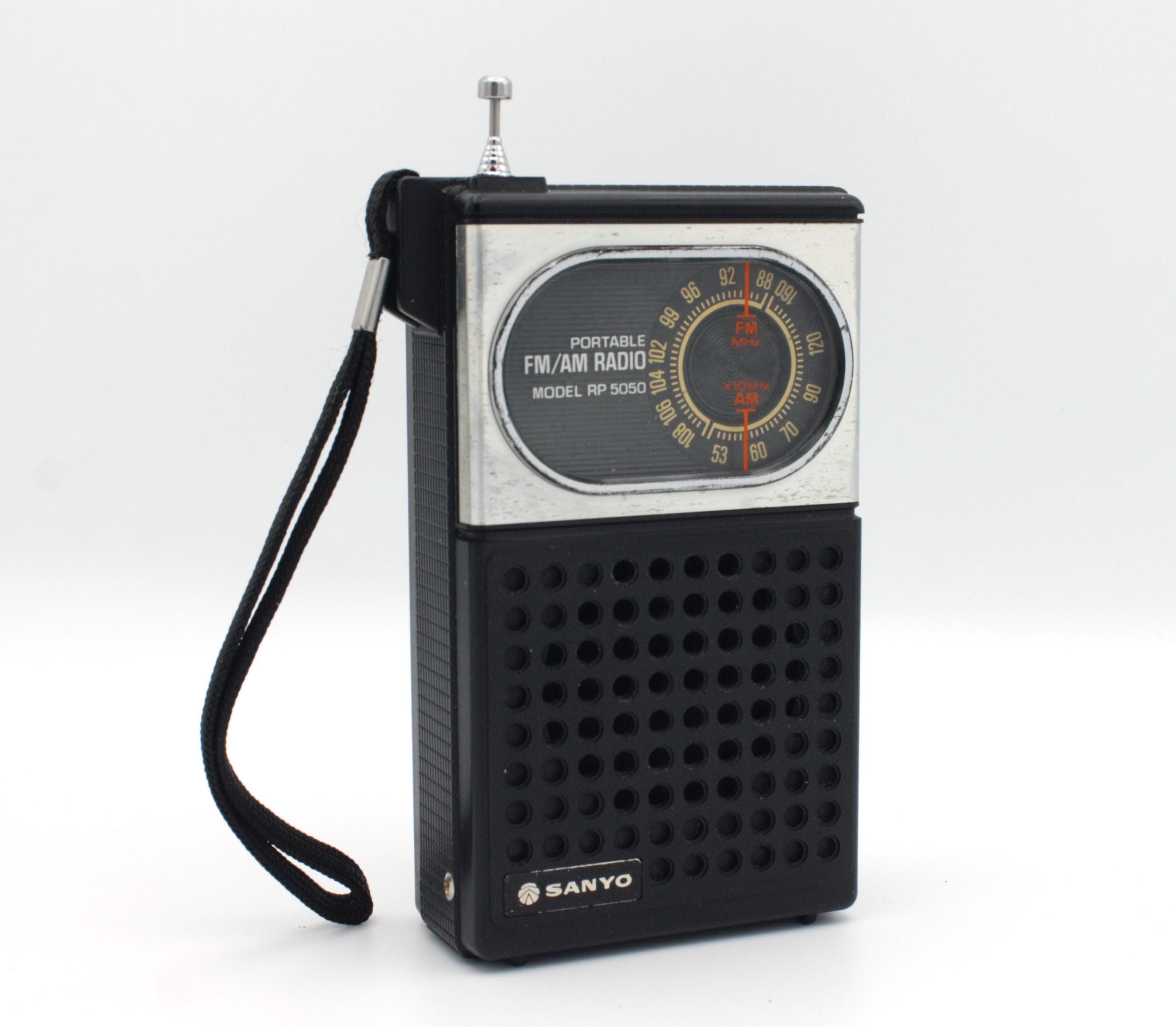 Vintage Sanyo Transistor Radio AM/FM Portable Radio Receiver