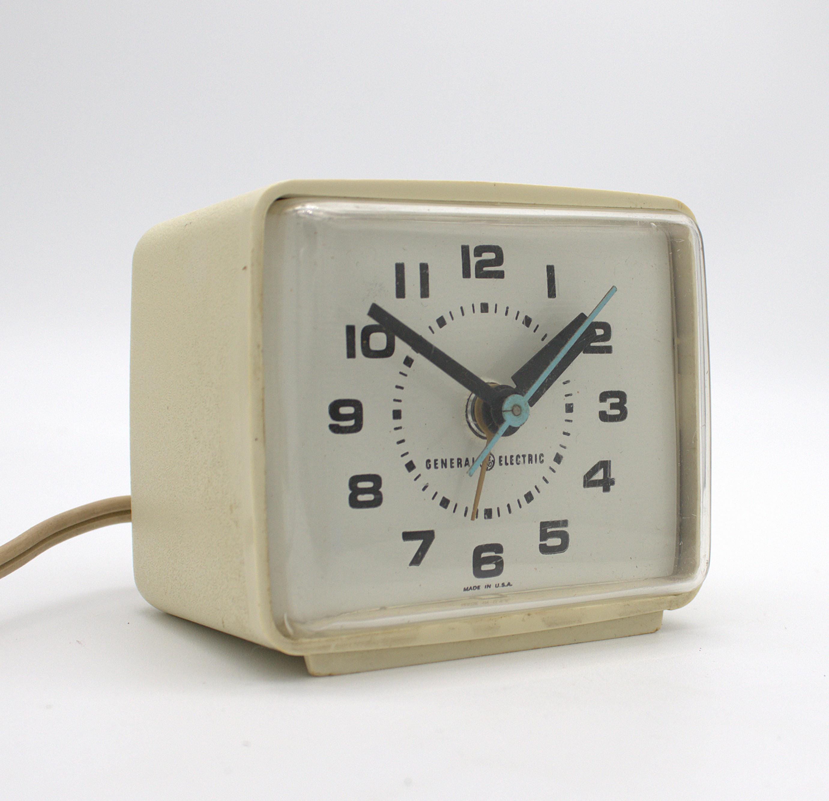 VINTAGE ANTIQUE GENERAL ELECTRIC WALL CLOCK GE ヴィンテージ