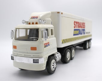 Vintage Bass Pro Shops GMC White Integral Sleeper Aero 18-wheeler