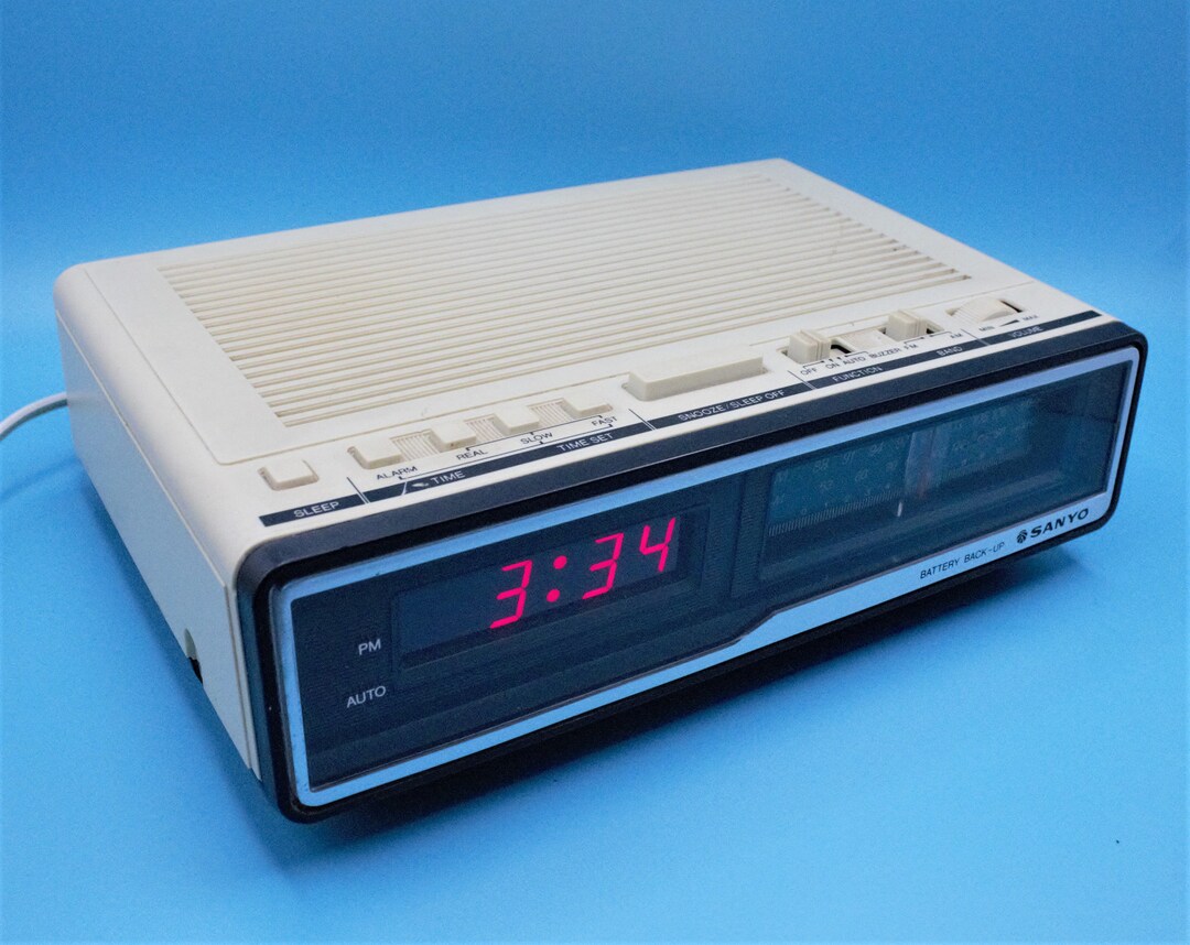 Vintage 1980's Digital Alarm Clock Radio AMFM Tuner Red LED Lit Time