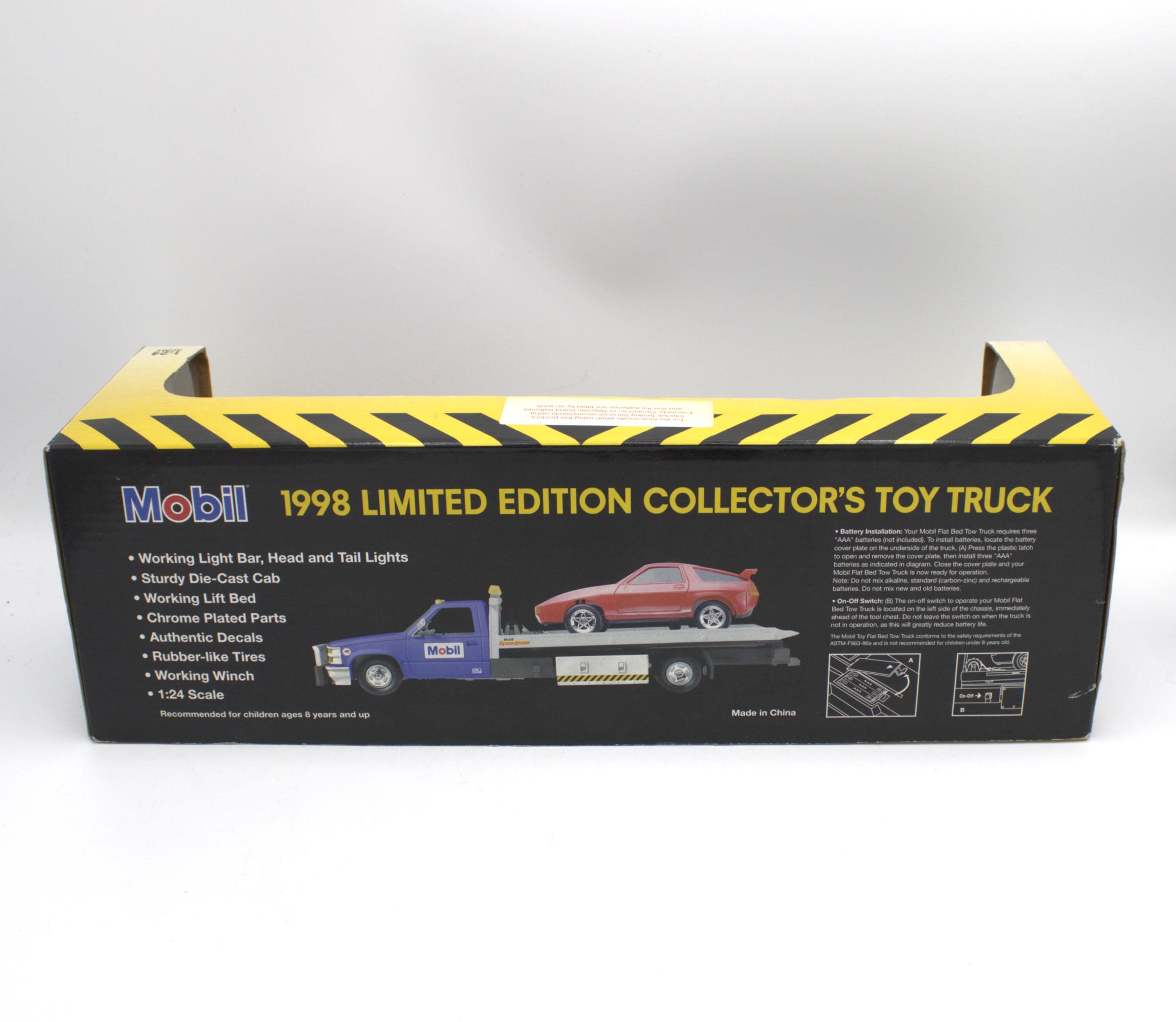 Vintage 1998 Chevrolet Ramp Tow Truck With Porsche 1:24 Scale