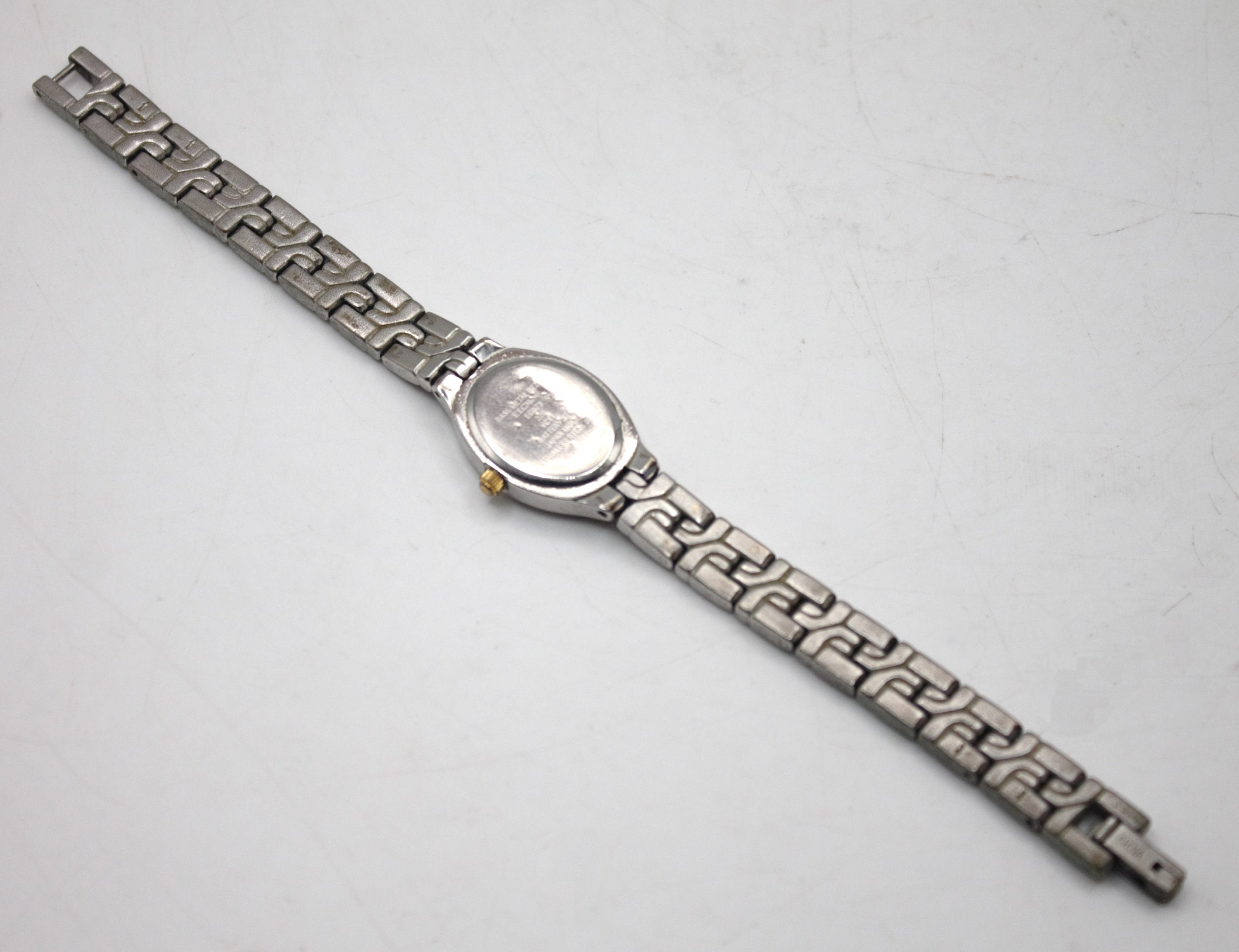 Vintage Elgin Analog Wristwatch Silver-Tone Round Dial Metal Bracelet Elgin Round Wristwatches for sale | eBay main image 4