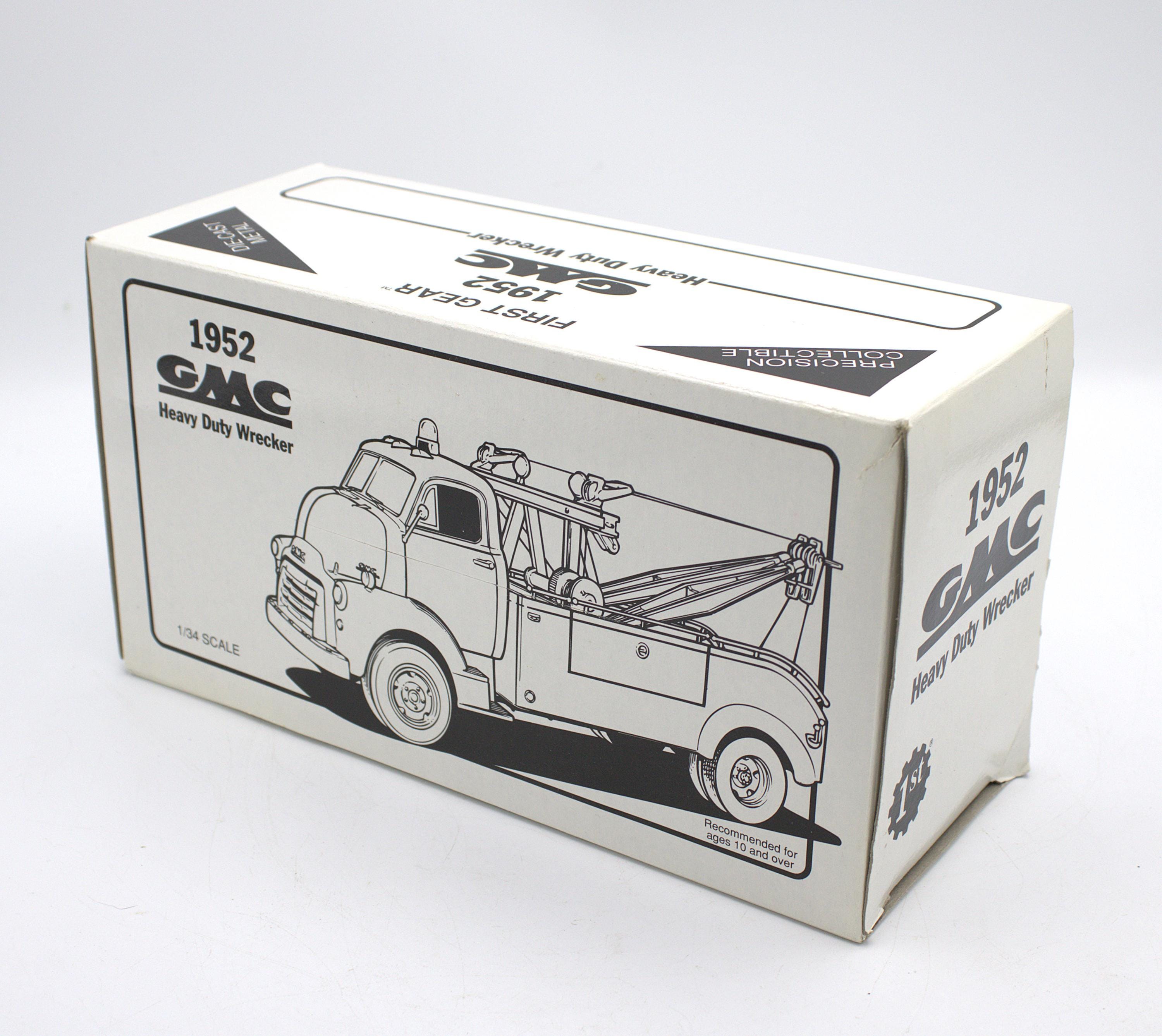 Vintage 1952 GMC Heavy Duty Wrecker Die Cast Metal 1/34 Scale