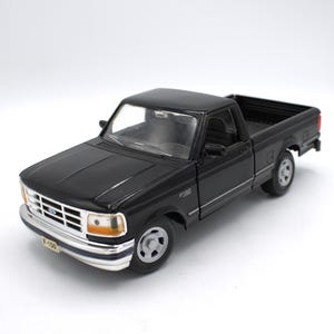 Vintage 1993 Ford F-150 Pickup Truck Die Cast 1:25 Scale Model