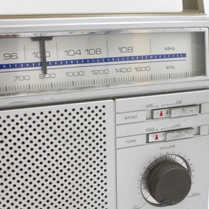 Vintage 1980s AM/FM Portable Radio Receiver Analog Tuner Silver Chrome ...