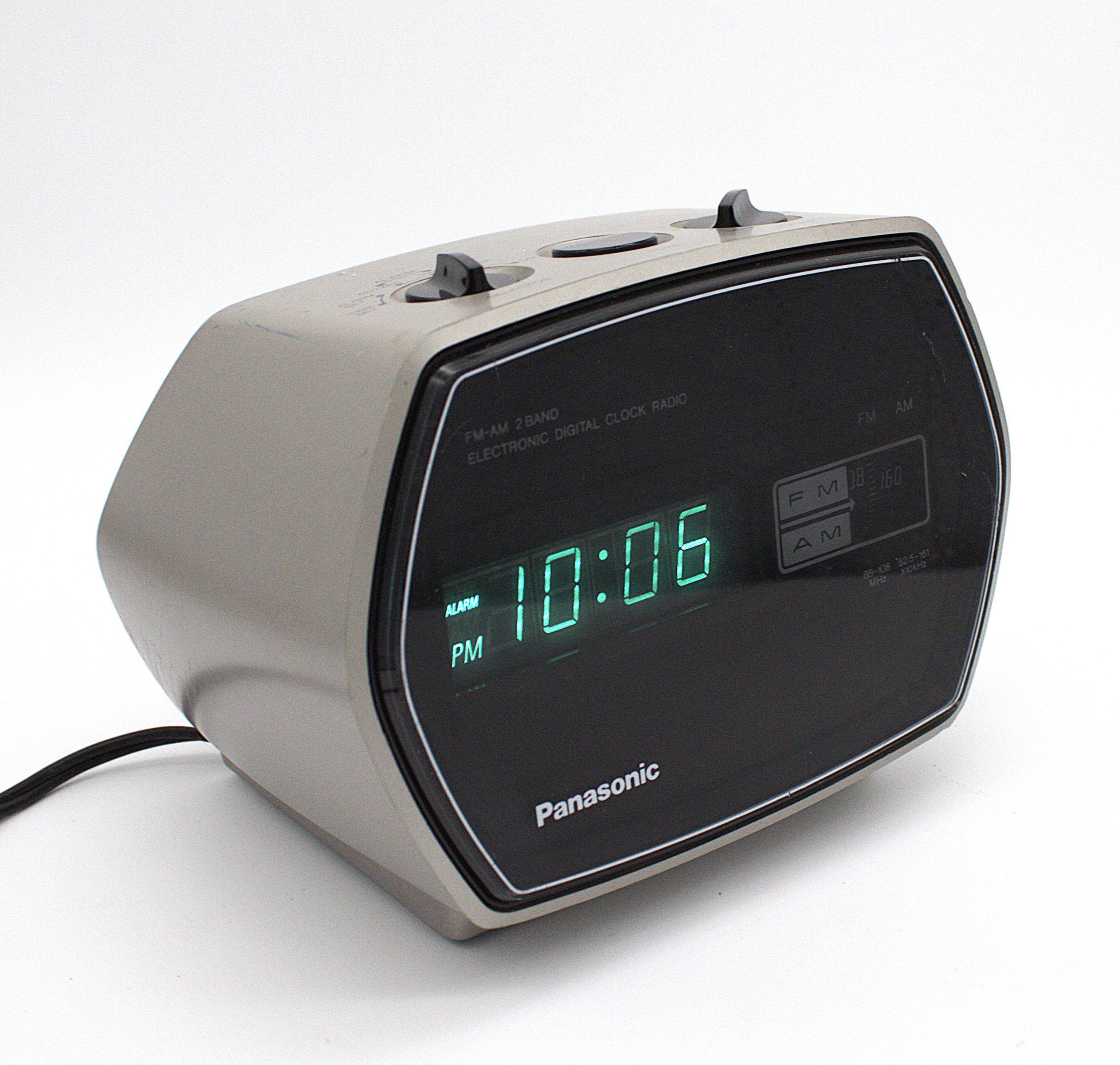 Vintage 1970s Panasonic Digital Alarm Clock Radio AM/FM Receiver