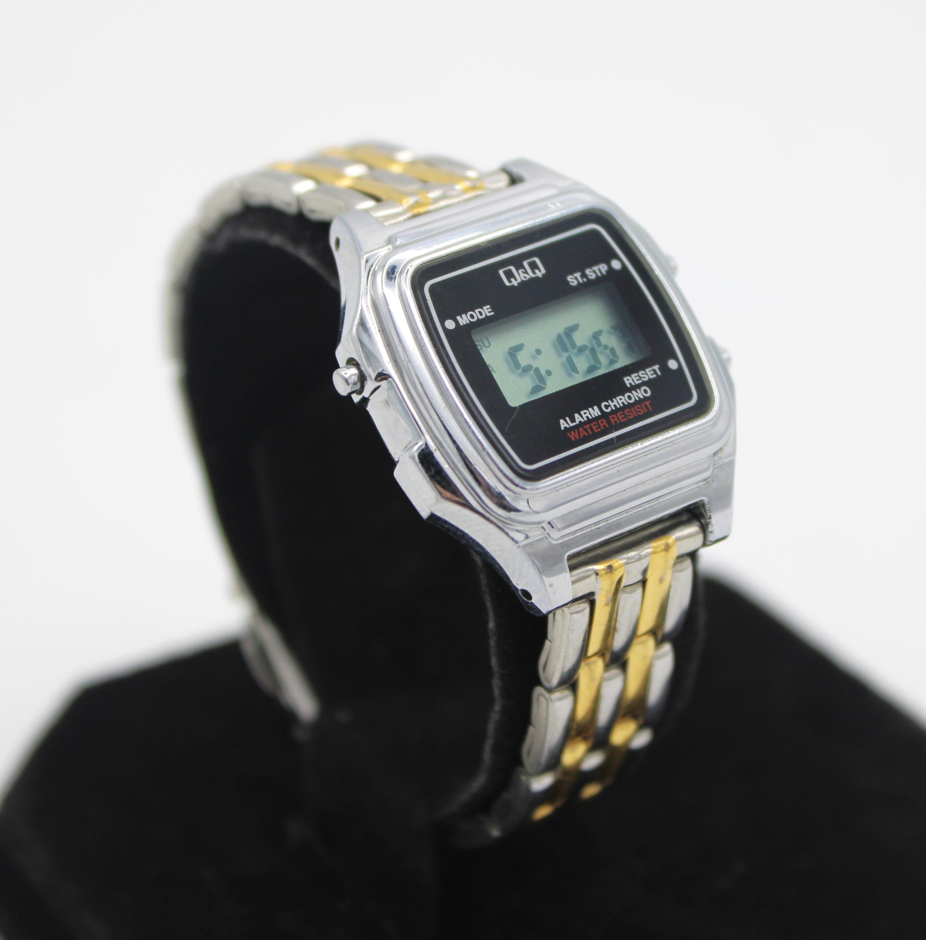 Vintage 1980s Digital Wristwatch Q&Q Chrome and Gold Tone LCD 