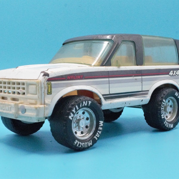 Vintage Ford Bronco II steel toy truck 4X4 Nylint Metal Muscle 1980s USA