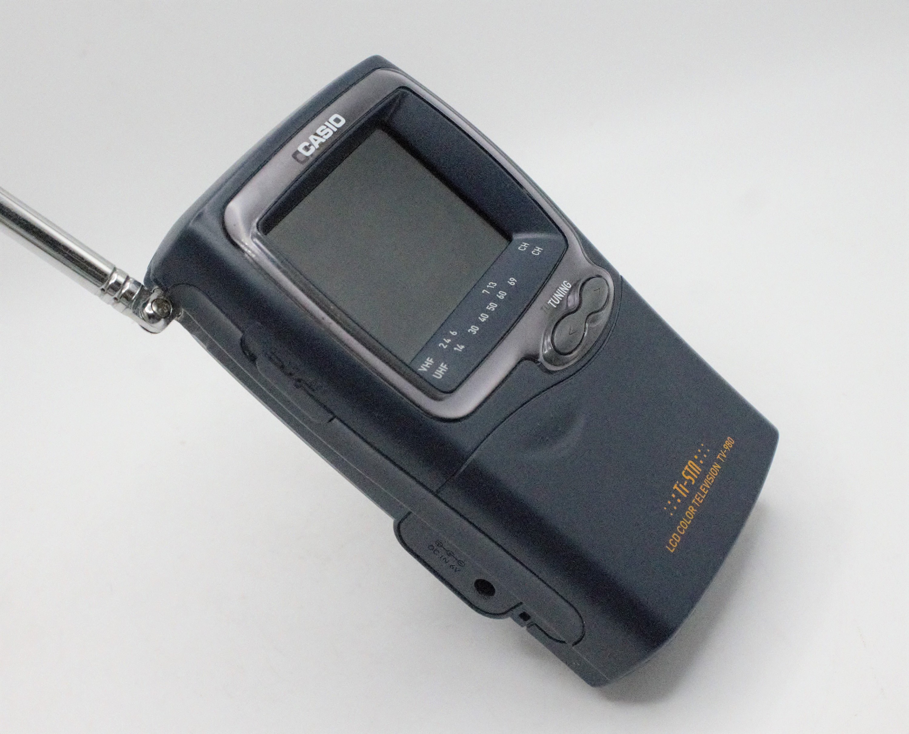 National製ポータブルテレビ「Color　Solo」 Vintage Color TV Portable Television Mini LCD Screen Uhf/vhf