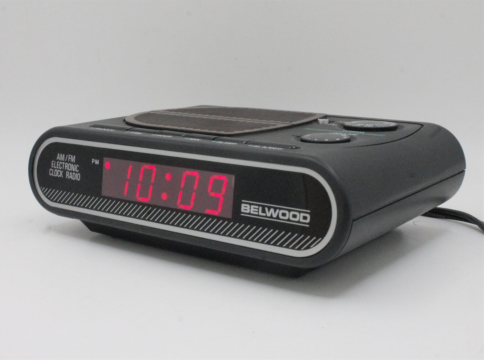 Vintage 1980s Digital Alarm Clock Radio AM/FM Tuner Red LED Lighted ...