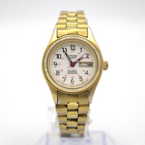 Vintage Citizen woman&#39;s wristwatch gold tone analog dial RailRoad Approved Quartz movement calendar day date water resistant case