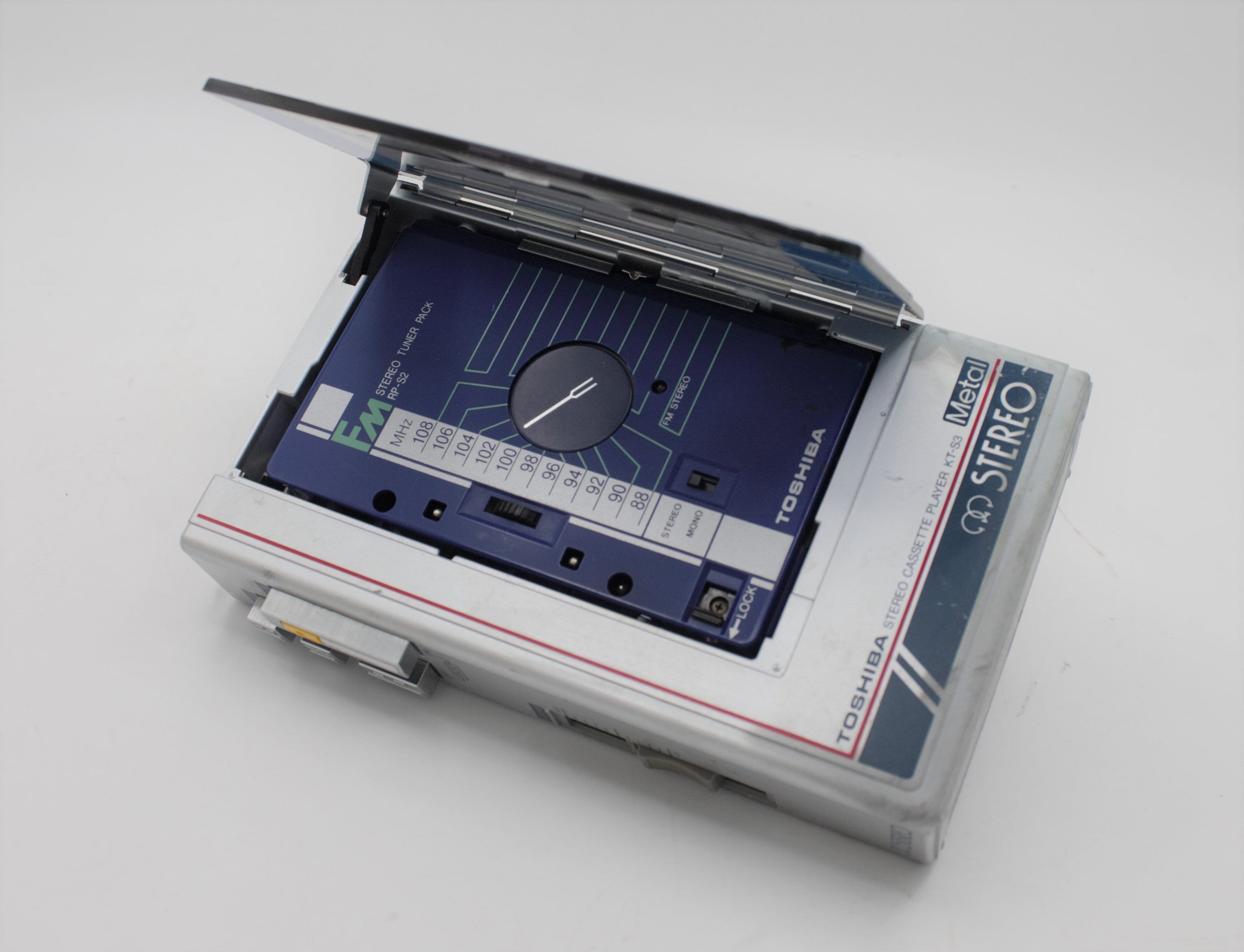 Vintage 1980s Toshiba Stereo Cassette Tape Player FM Radio