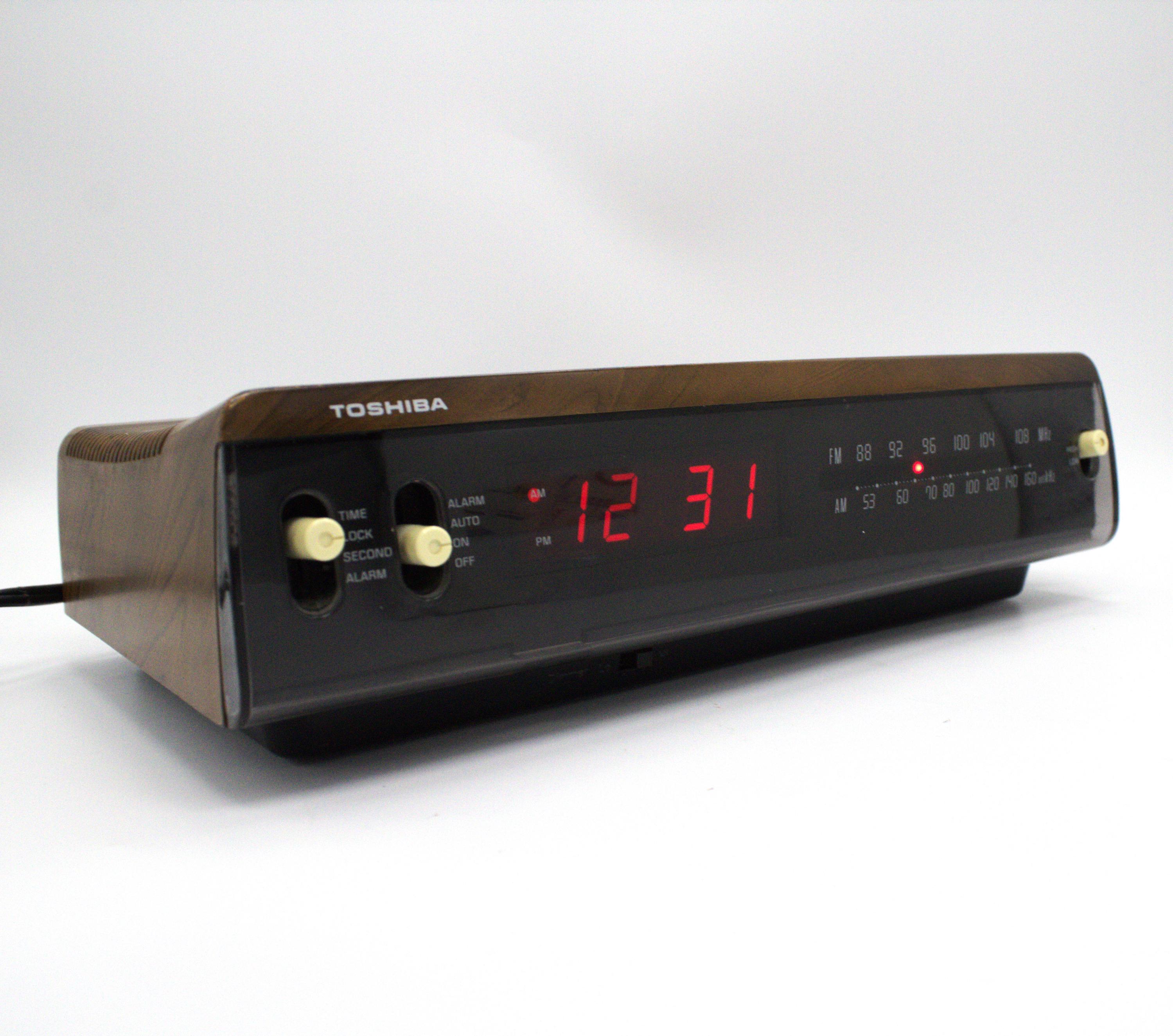 Vintage Toshiba 1970s Digital Alarm Clock Radio AM/FM Receiver Mod