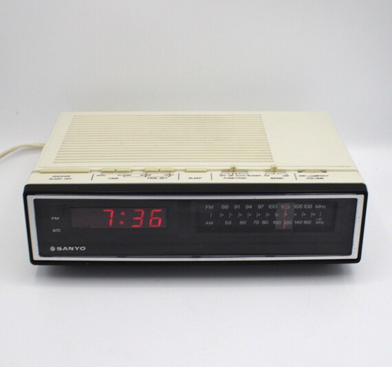 Vintage 1980s Sanyo Digital Alarm Clock Radio AM/FM Receiver Light