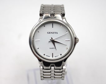 Vintage wristwatch women's Geneva chrome silver large white analog dial electronic ladies bracelet watch quartz movement Japan