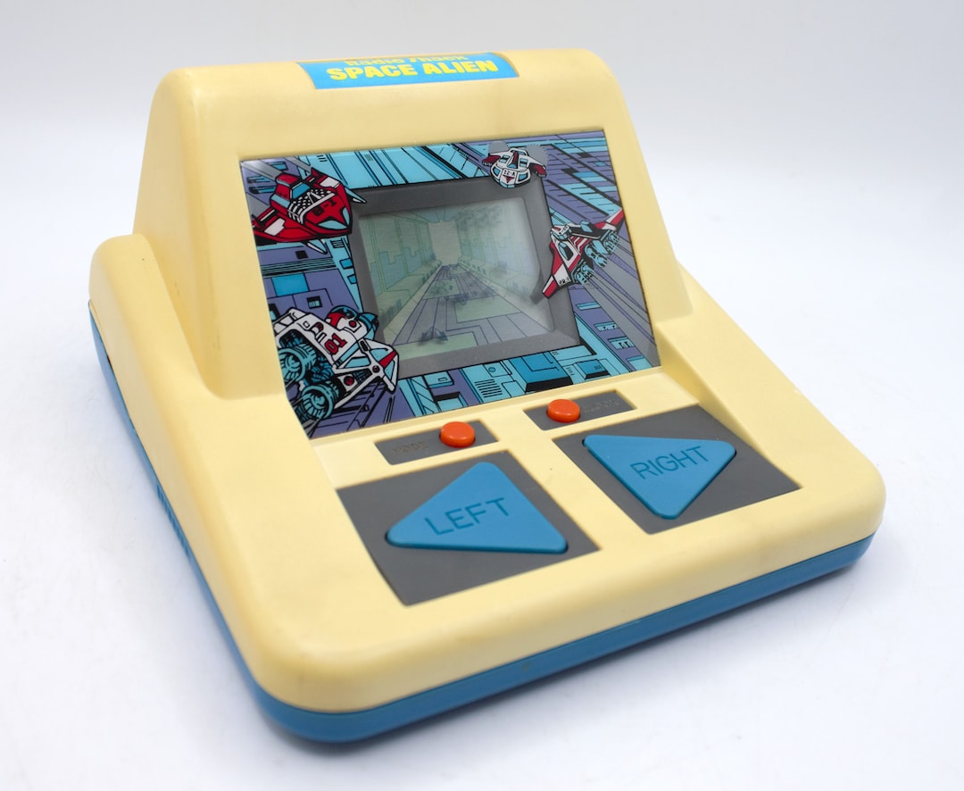 Vintage 1980s Space Alien Battle Racing Game Mini Arcade Big
