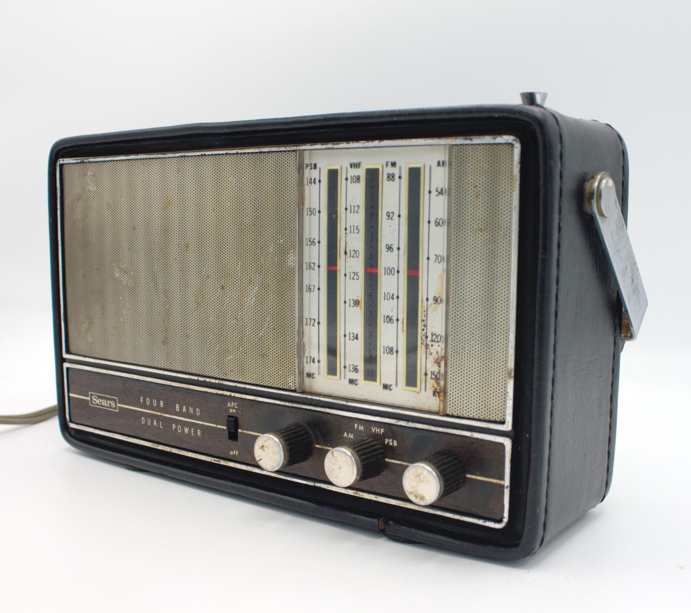 Vintage Sears Four Band Dual Power Transistor Solid State Radio AM