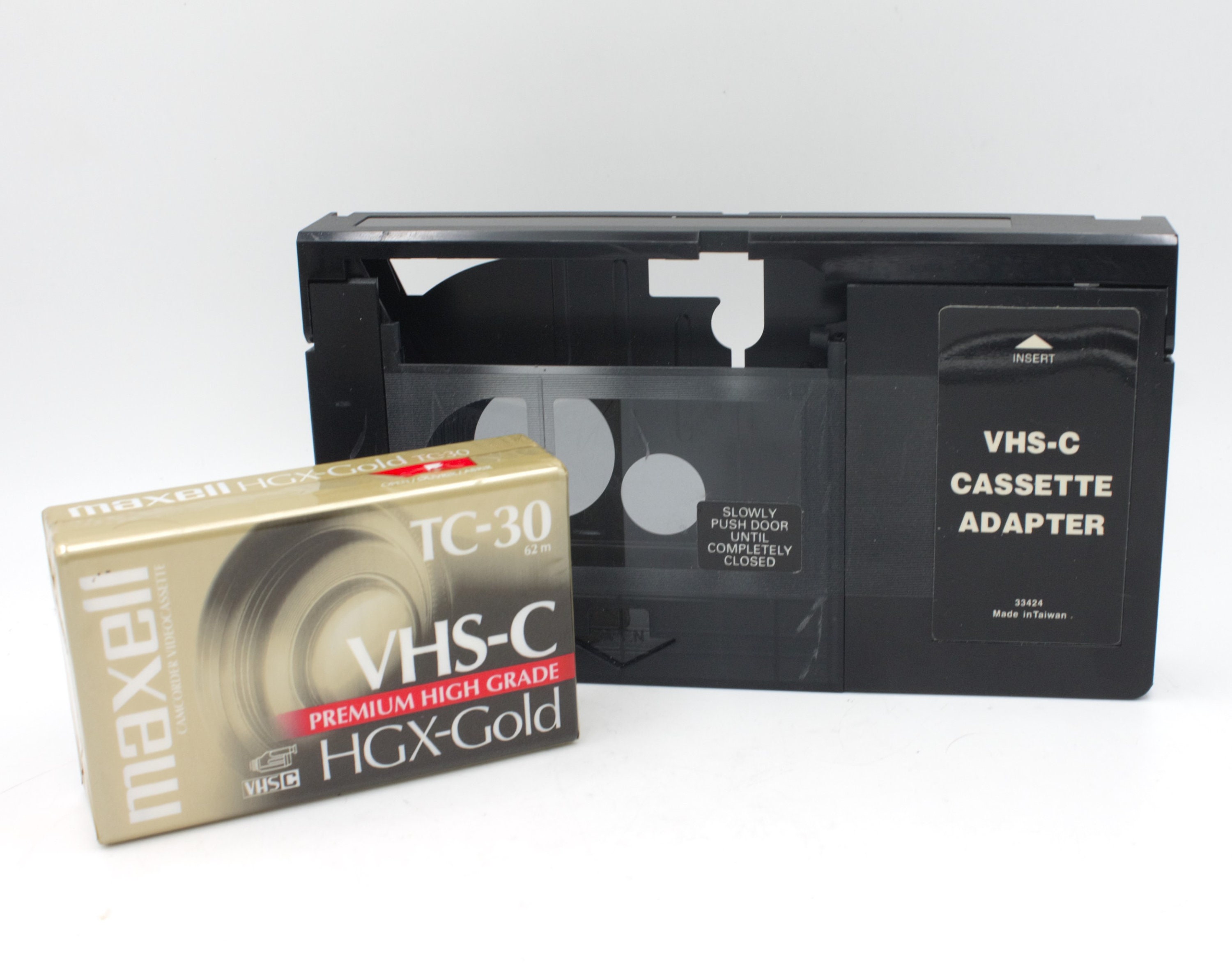 ADAPTATEUR CASSETTE CAMESCOPE VHS-C VERS MAGNETOSCOPE VHS K7 VIDEO VHS  COMPACT