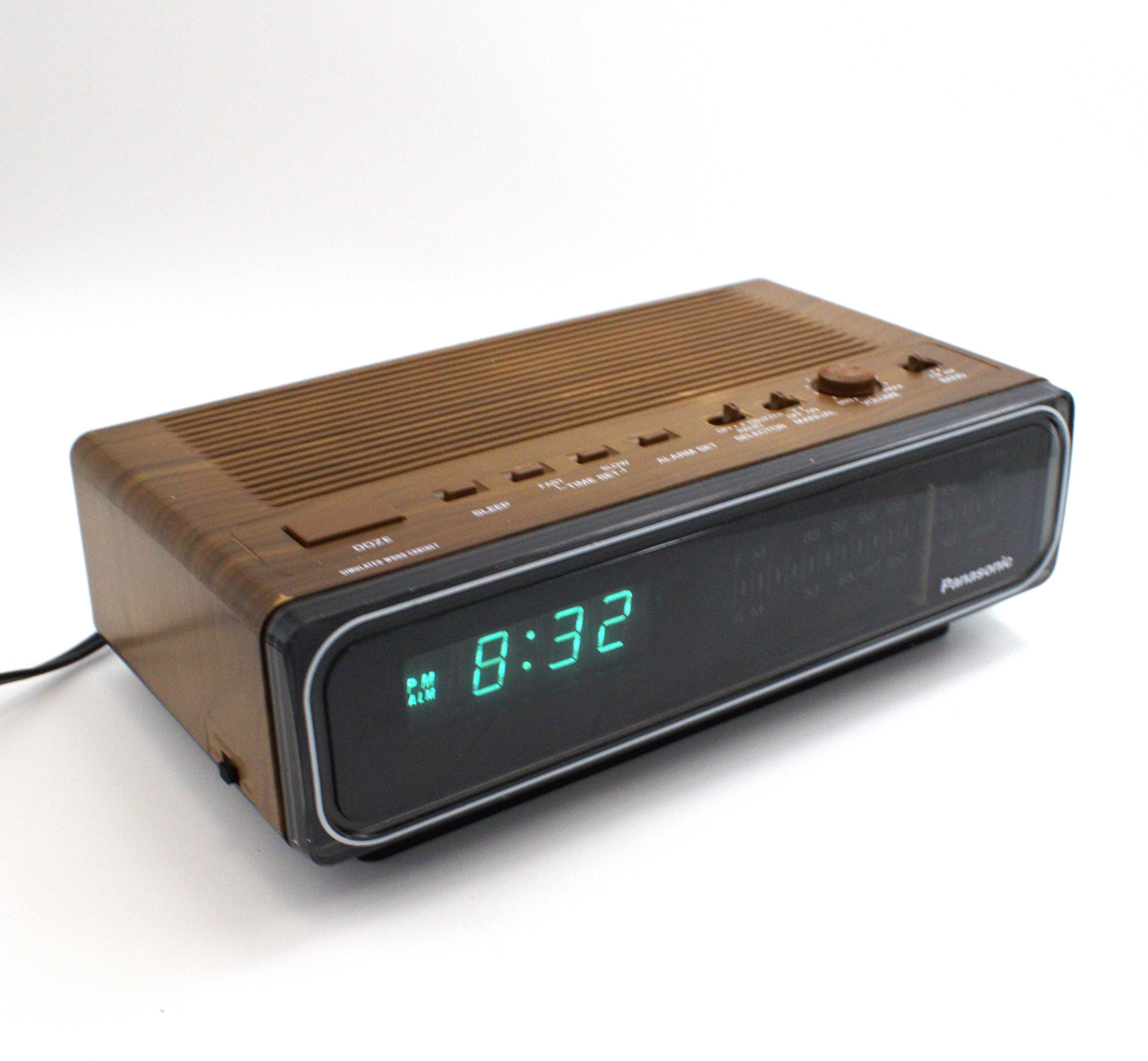 Vintage 1970s Panasonic Digital Alarm Clock Radio AM/FM Receiver