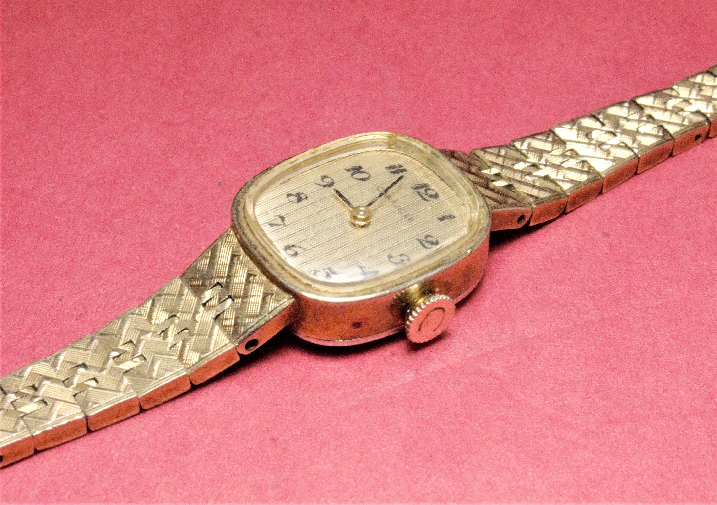 Womens Caravelle Watch Vintage Gold atelieryuwa.ciao.jp
