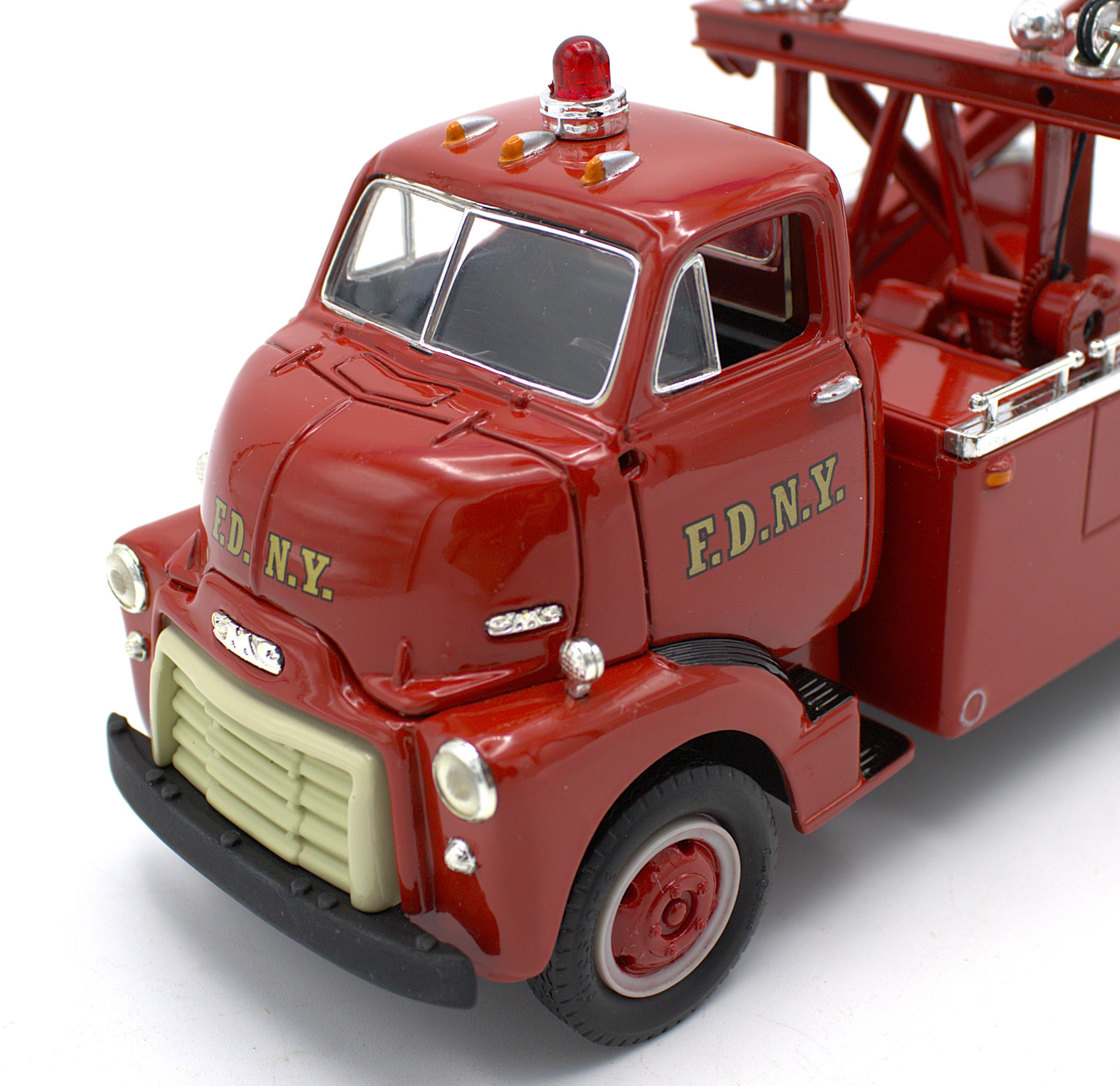 Vintage 1952 GMC Heavy Duty Wrecker Die Cast Metal 1/34 Scale