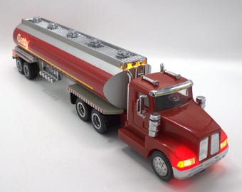 Vintage Bass Pro Shops GMC White Integral Sleeper Aero 18-wheeler