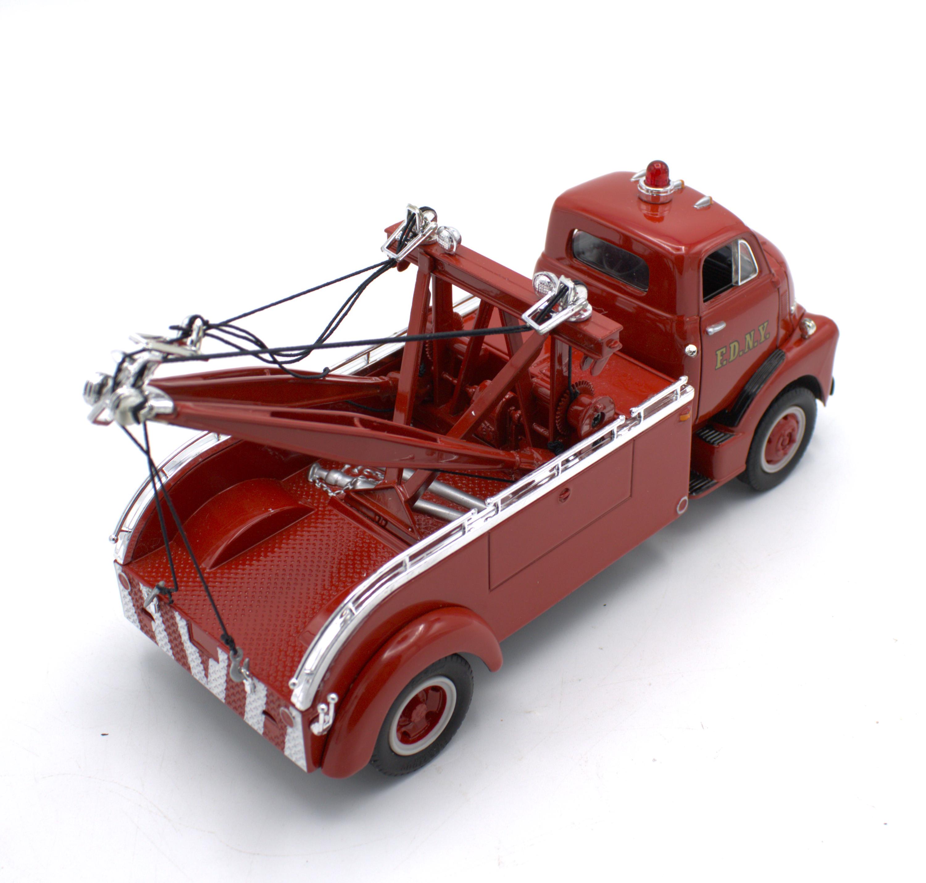 Vintage 1952 GMC Heavy Duty Wrecker Die Cast Metal 1/34 Scale