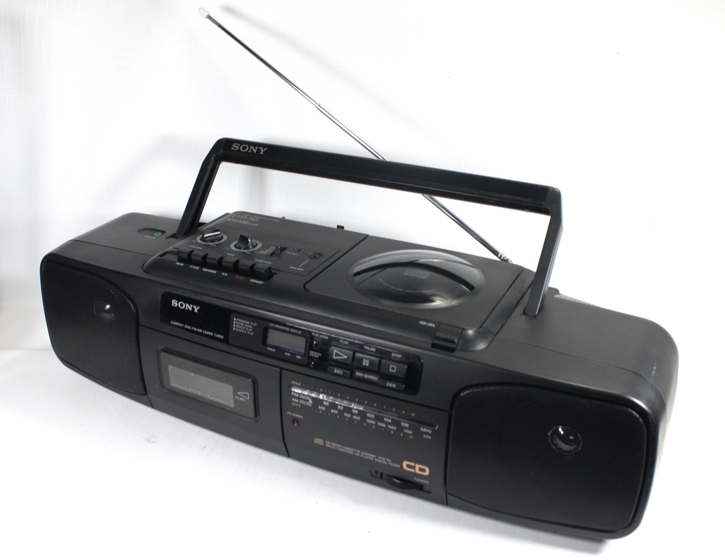 VINTAGE AUDIOVIX PORTABLE CD SYSTEM,RADIO & CASSETTE PLAYER MODEL CE-500