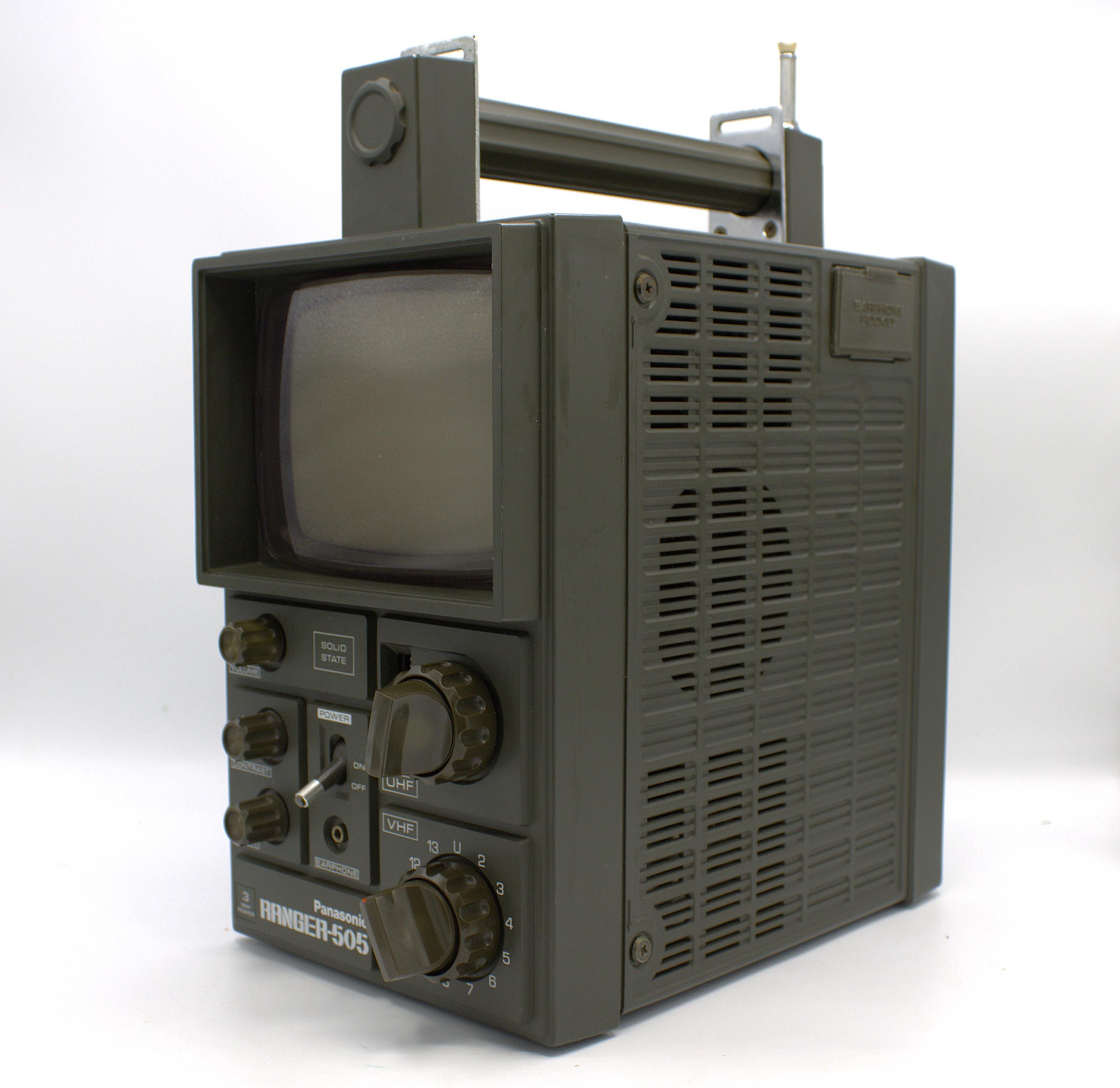 75製、テレビRANGER-505 Vintage 1970s Panasonic Ranger-505 TV B&W Portable Solid State CRT