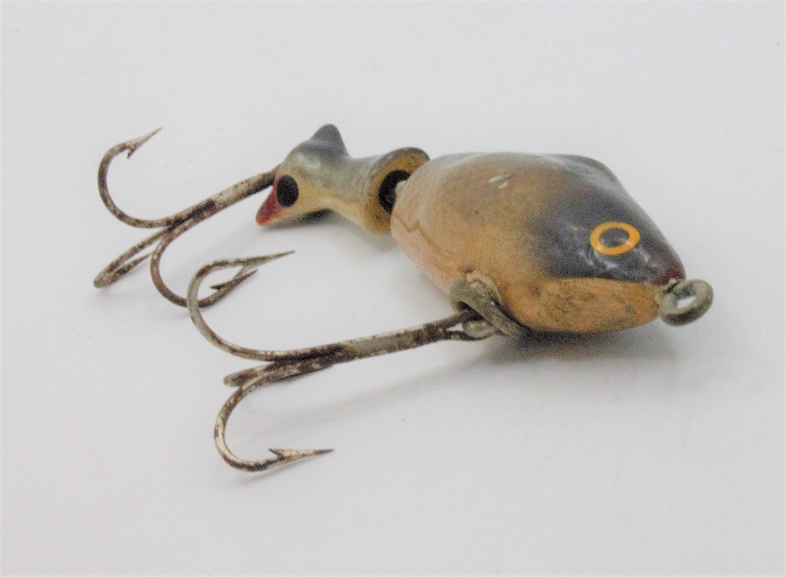 1950s fishing lure with hole through center Vintage Fishing Lure 1950s Wood Segmented Body Swimming Movement Treble  Hooks Chugger Popper Lure
