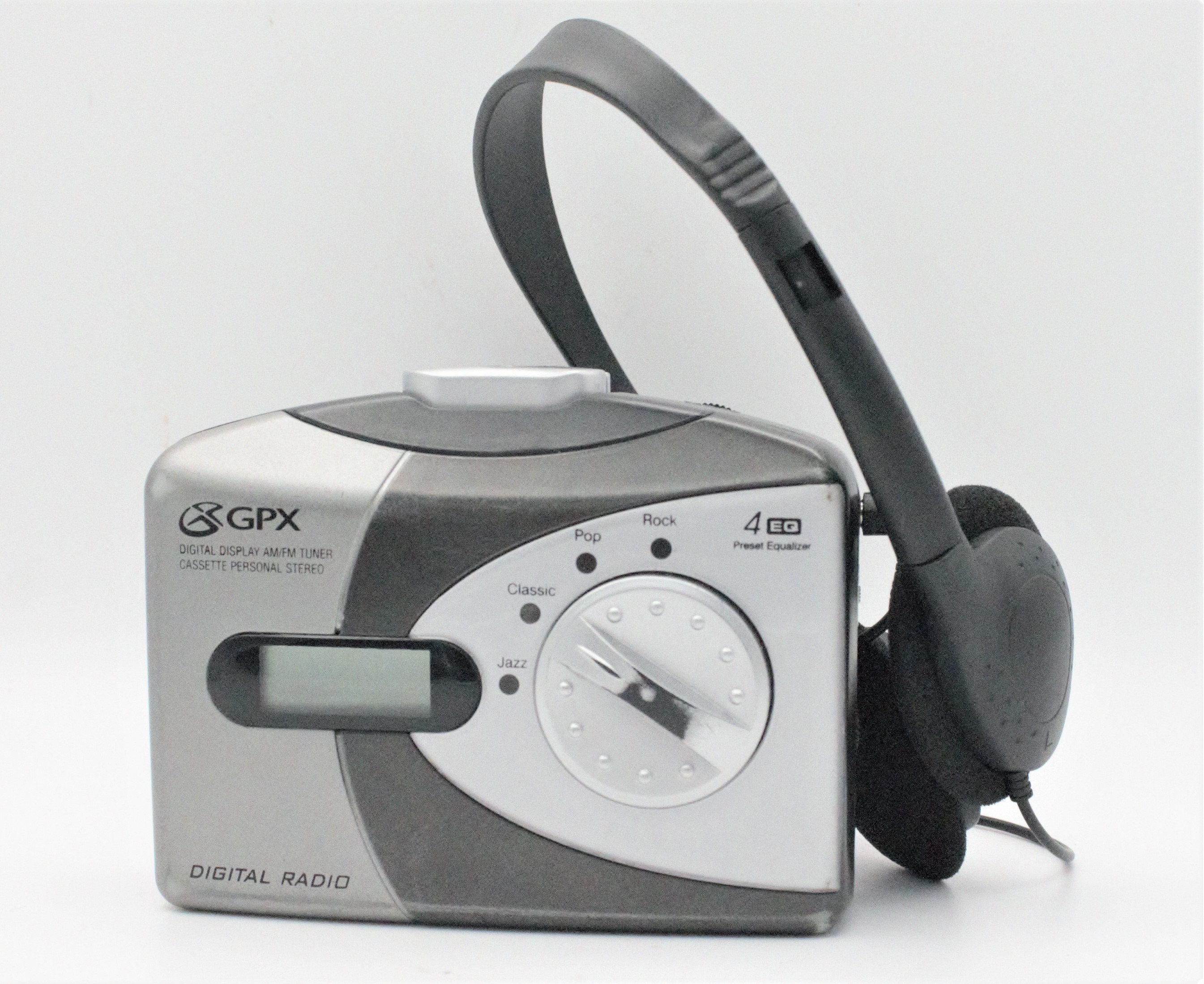 Best Buy: GPX AM/FM Portable Radio Black R602B