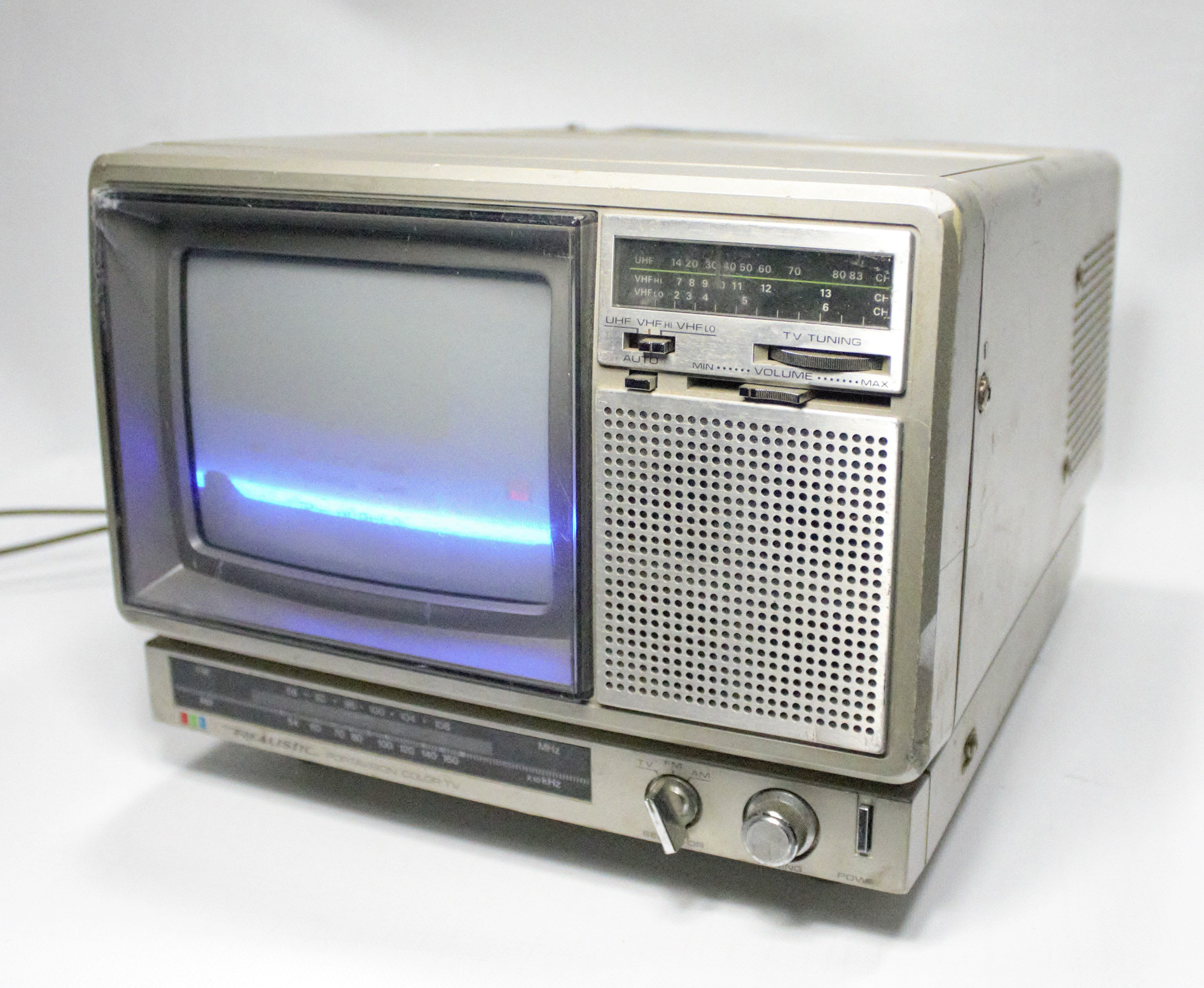 昭和レトロ　 ポータブル 5インチ カラー TVテレビ AM/FM ラジオ 昭和レトロ ポータブル 5インチ カラー TVテレビ AM/FM ラジオ