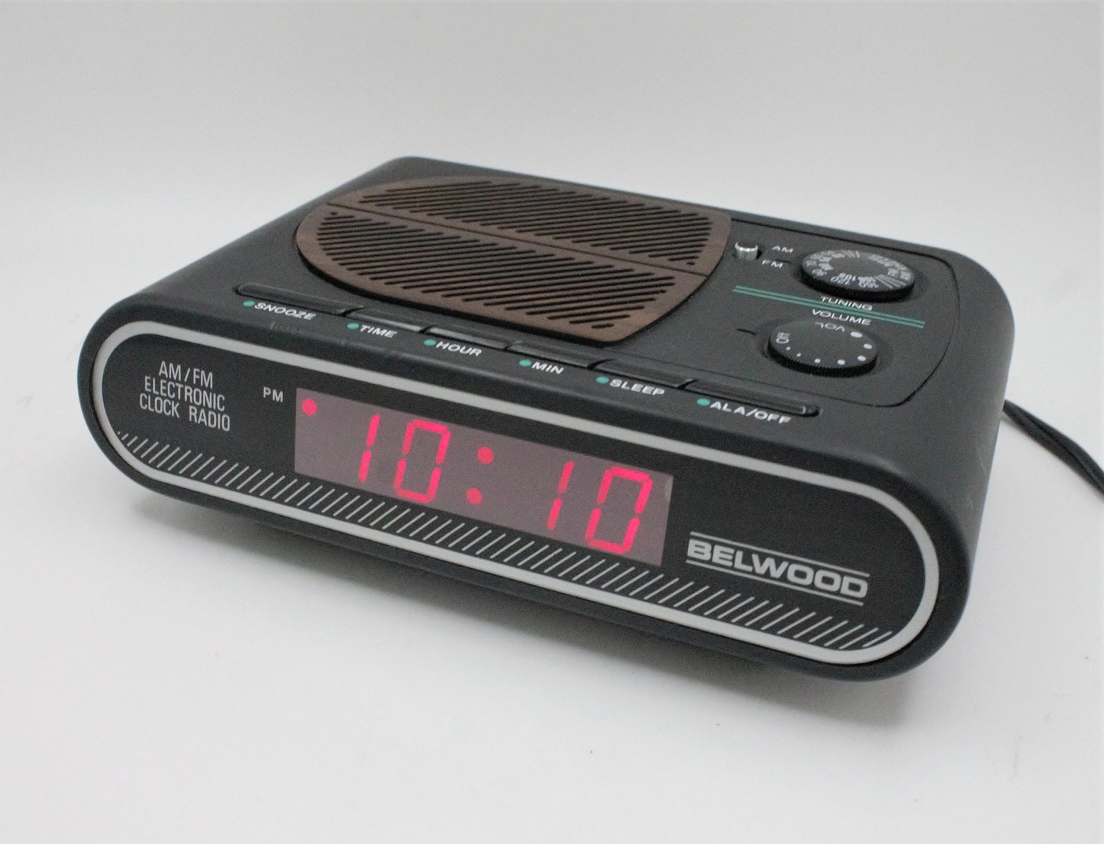 Vintage 1980s Digital Alarm Clock Radio AM/FM Tuner Red LED Lighted ...