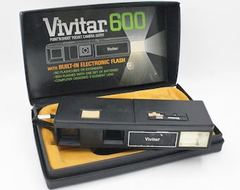 Vintage 1976 Vivitar 600 pocket camera mini point and shoot cam built in flash with case 70s tech Japan