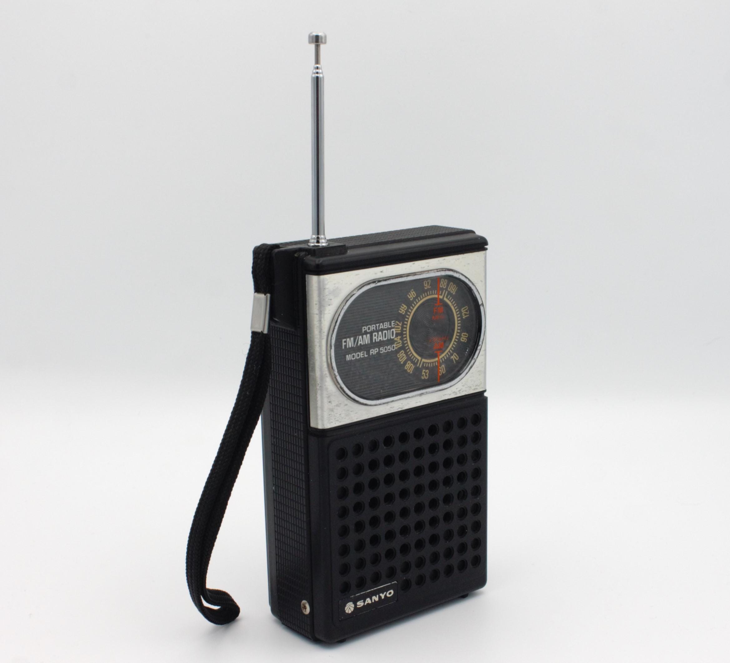 Vintage Sanyo Transistor Radio AM/FM Portable Radio Receiver