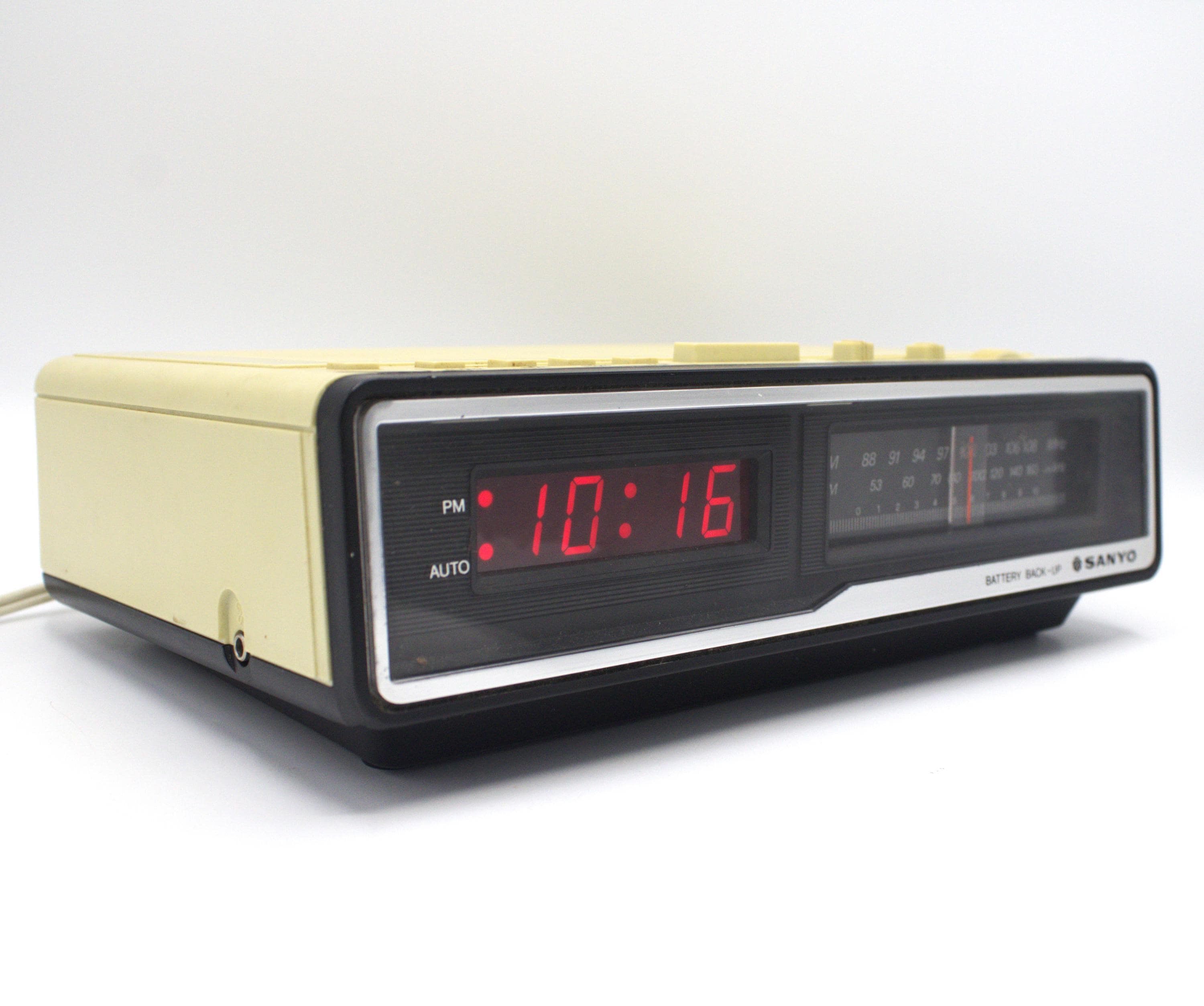 Vintage Sanyo 1984 Digital Alarm Clock Radio AM-FM Tuner Red
