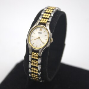 Vintage Seiko woman's wristwatch analog dial polished silver chrome and gold tone quartz watch Japan 1980s bild 1