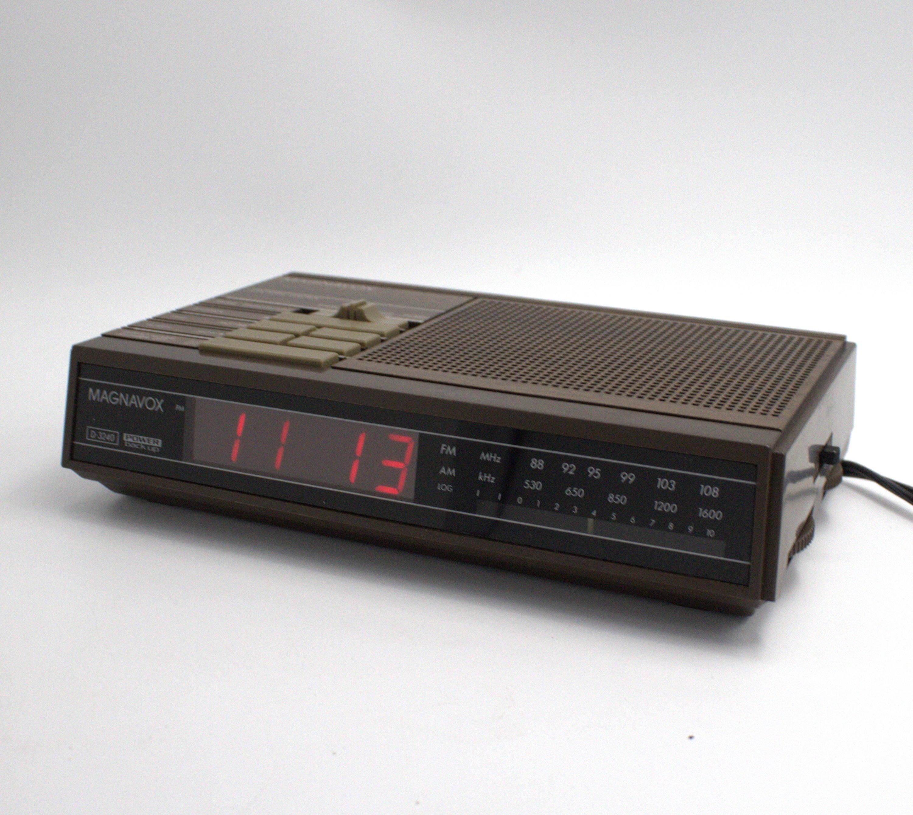 Vintage 1980s Magnavox Digital Alarm Clock Radio AM/FM Receiver Red LED ...