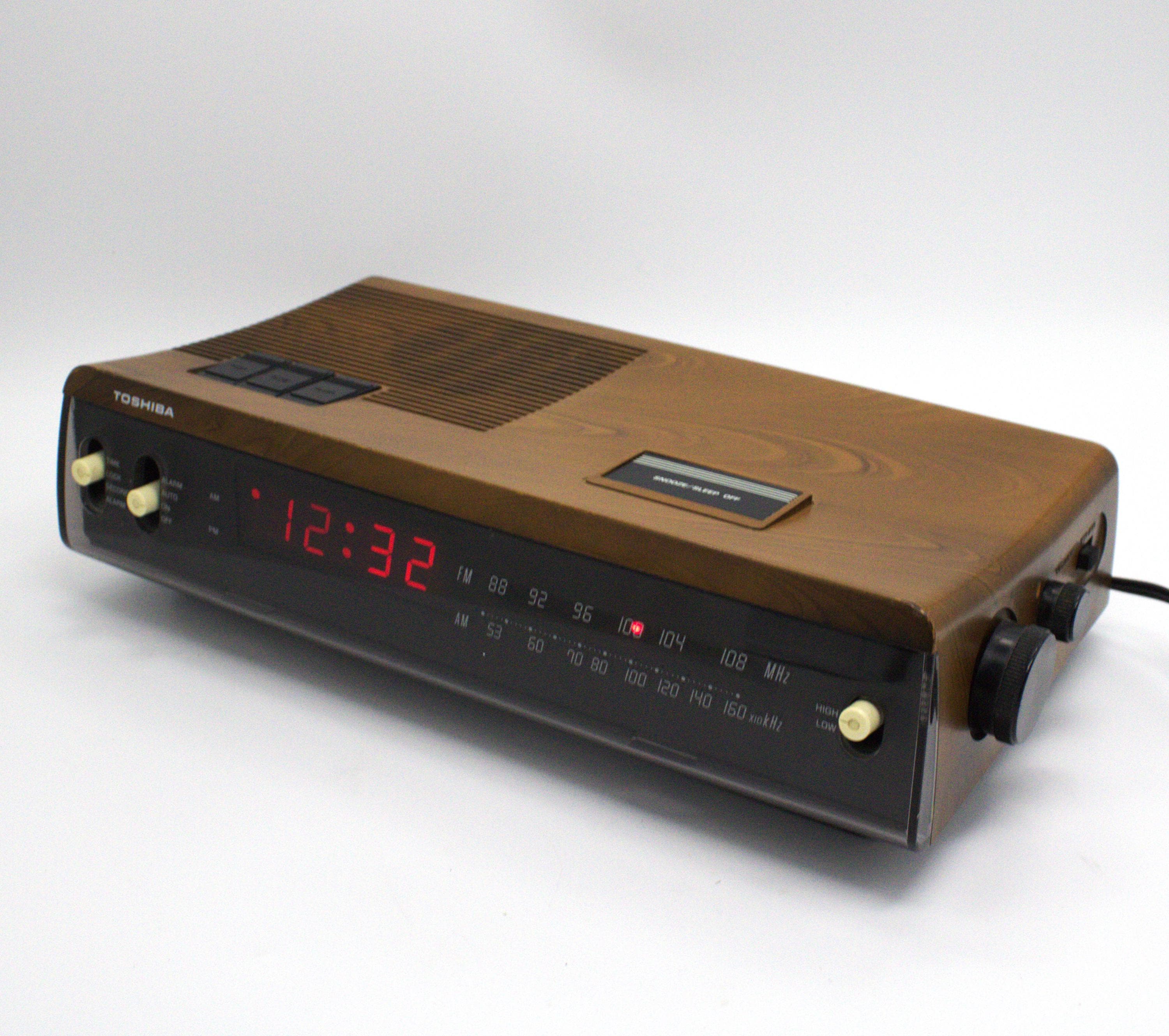 Vintage Toshiba 1970s Digital Alarm Clock Radio AM/FM Receiver Mod