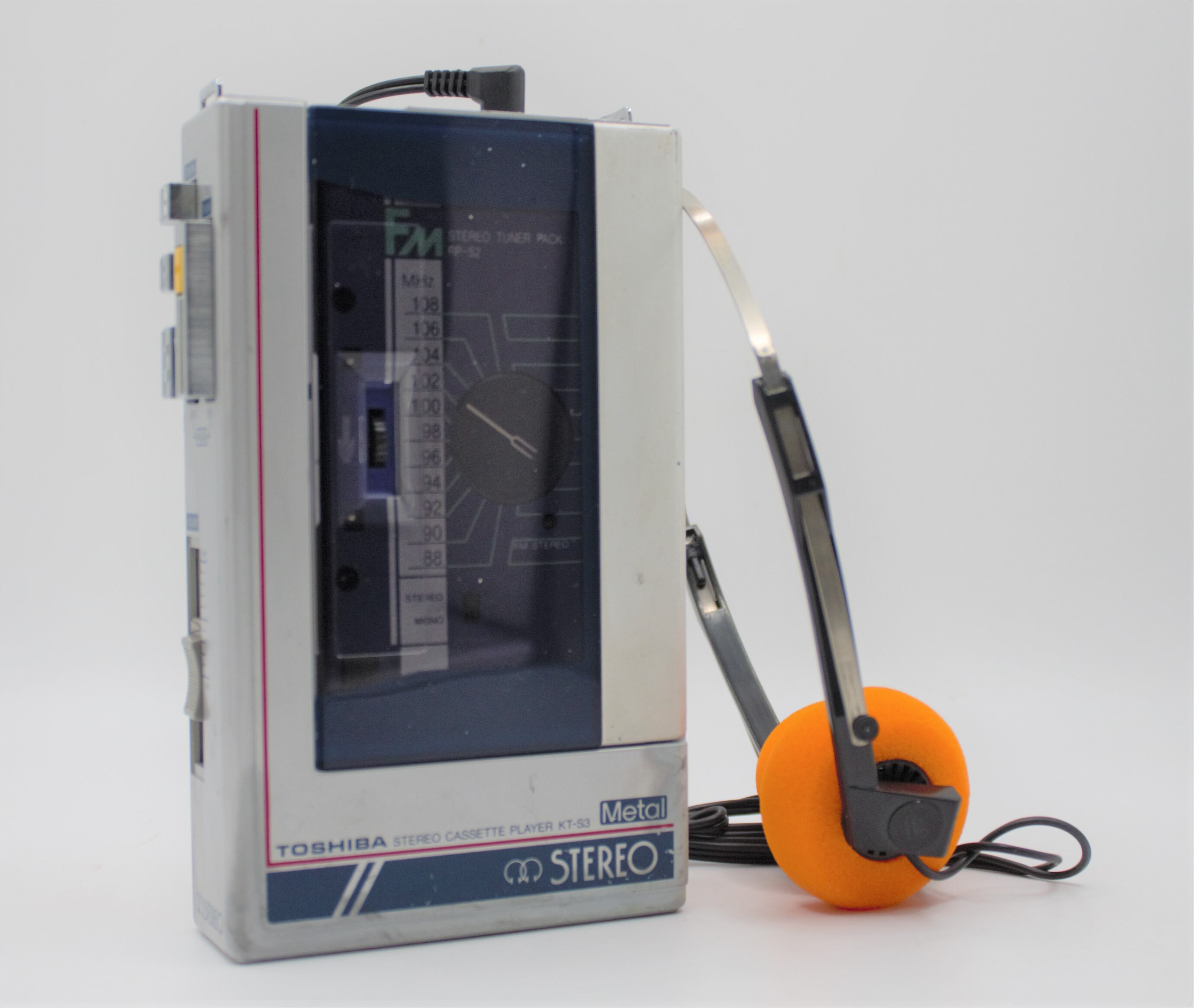Vintage 1980s Toshiba Stereo Cassette Tape Player FM Radio Vintage 1980s Toshiba Stereo Cassette Tape Player FM Radio