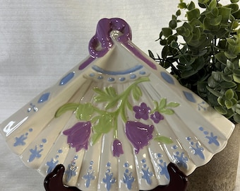 Dekoratives Fächertablett im Vintage-Stil / Mauvefarbene Keramik mit Blumenmuster / Cottagecore- und Shabby-Chic-Stil