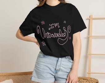 Estoy desquiciada / Camiseta Comfort Colors inspirada en Olivia Rodrigo.