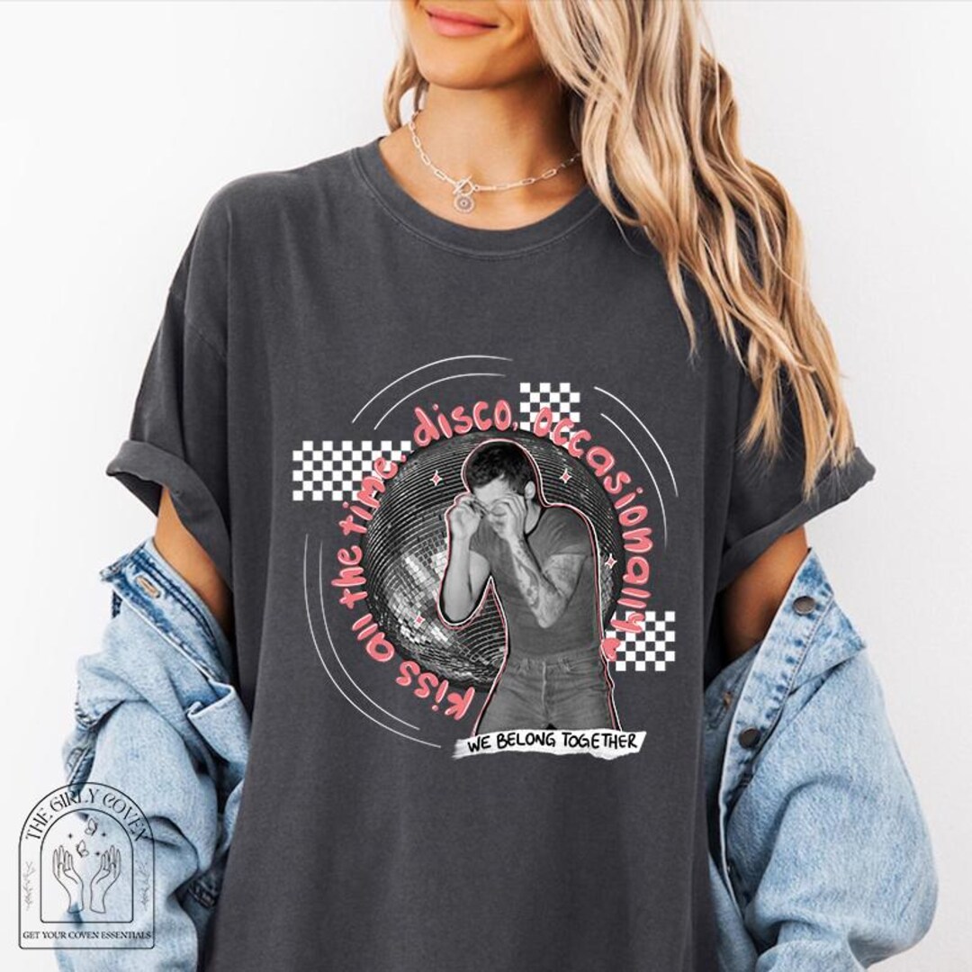 ハリー・スタイルズ　KATTDO TEE Kiss All the Time. Disco, Occasionally T-shirt. Kattdo Shirt